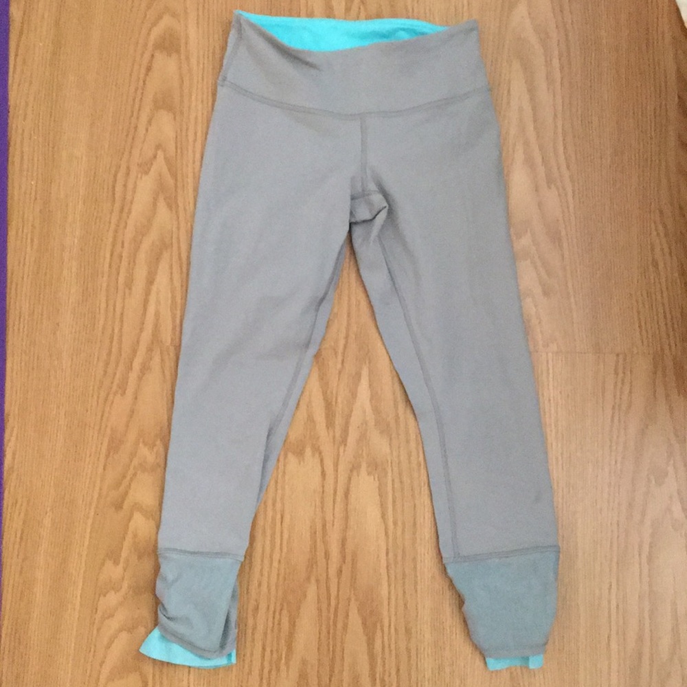 Lululemon crops size 4